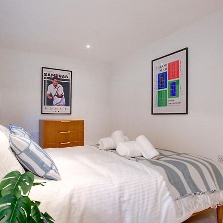 Neoteric Home Wimbledon Village Лондон Екстериор снимка
