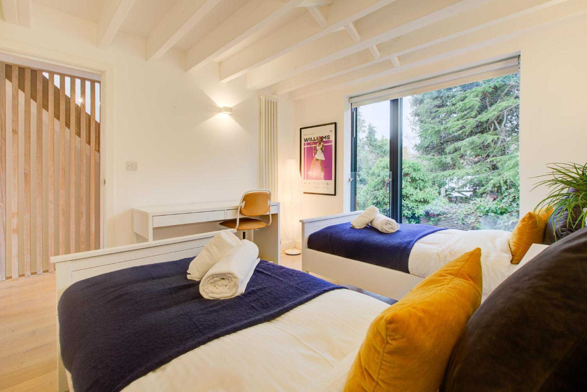 Neoteric Home Wimbledon Village Лондон Екстериор снимка