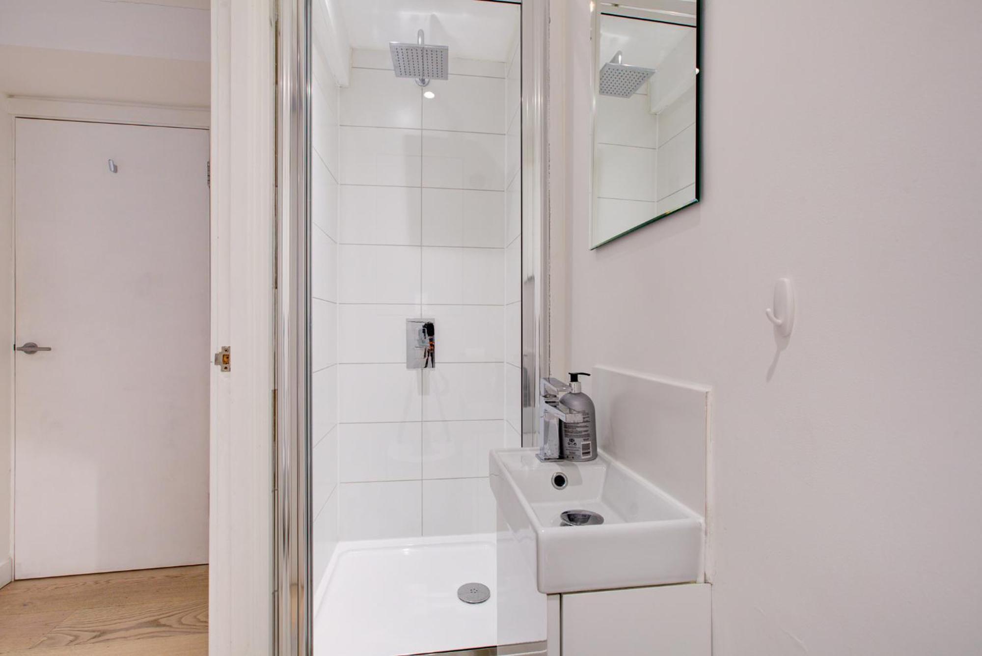 Neoteric Home Wimbledon Village Лондон Екстериор снимка