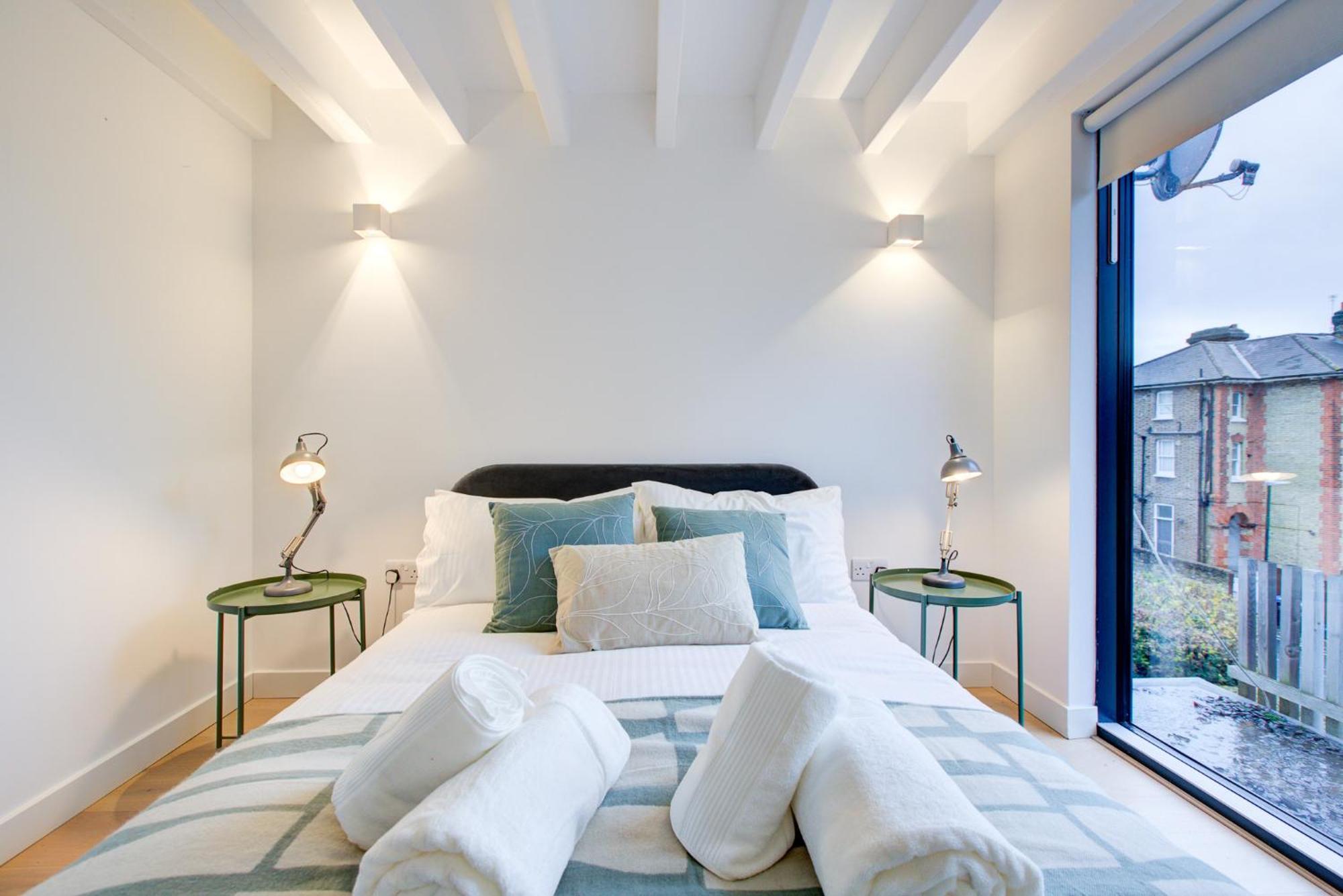 Neoteric Home Wimbledon Village Лондон Екстериор снимка